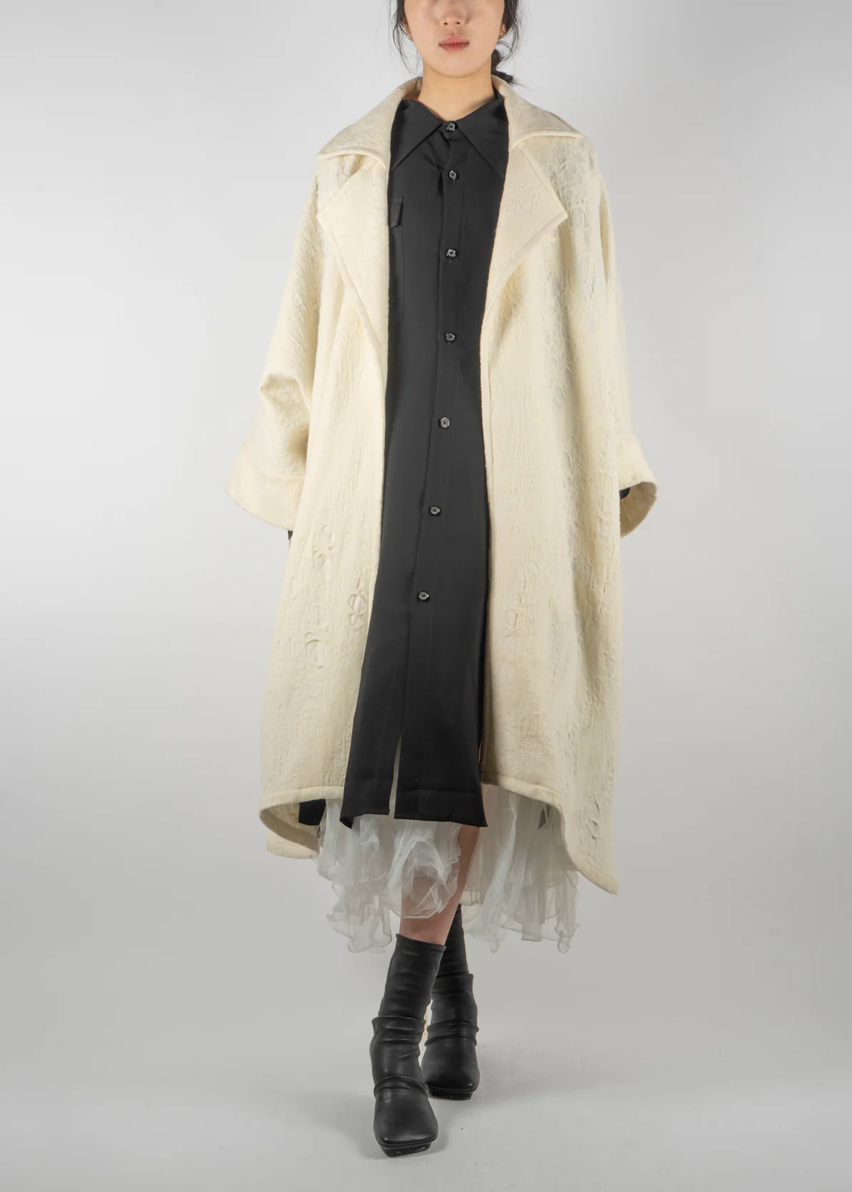 A363 Oversized Coat Beige - Image 4