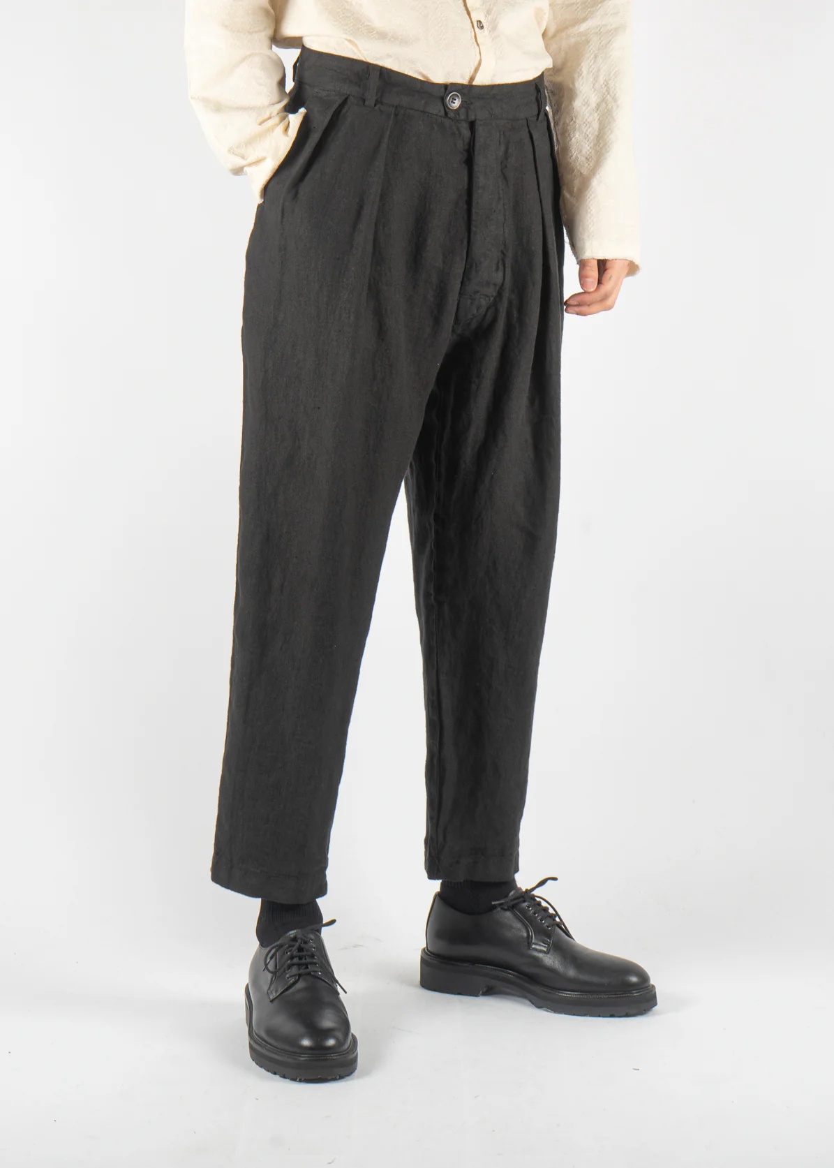 BS86 Pleated Trouser Black - Image 4