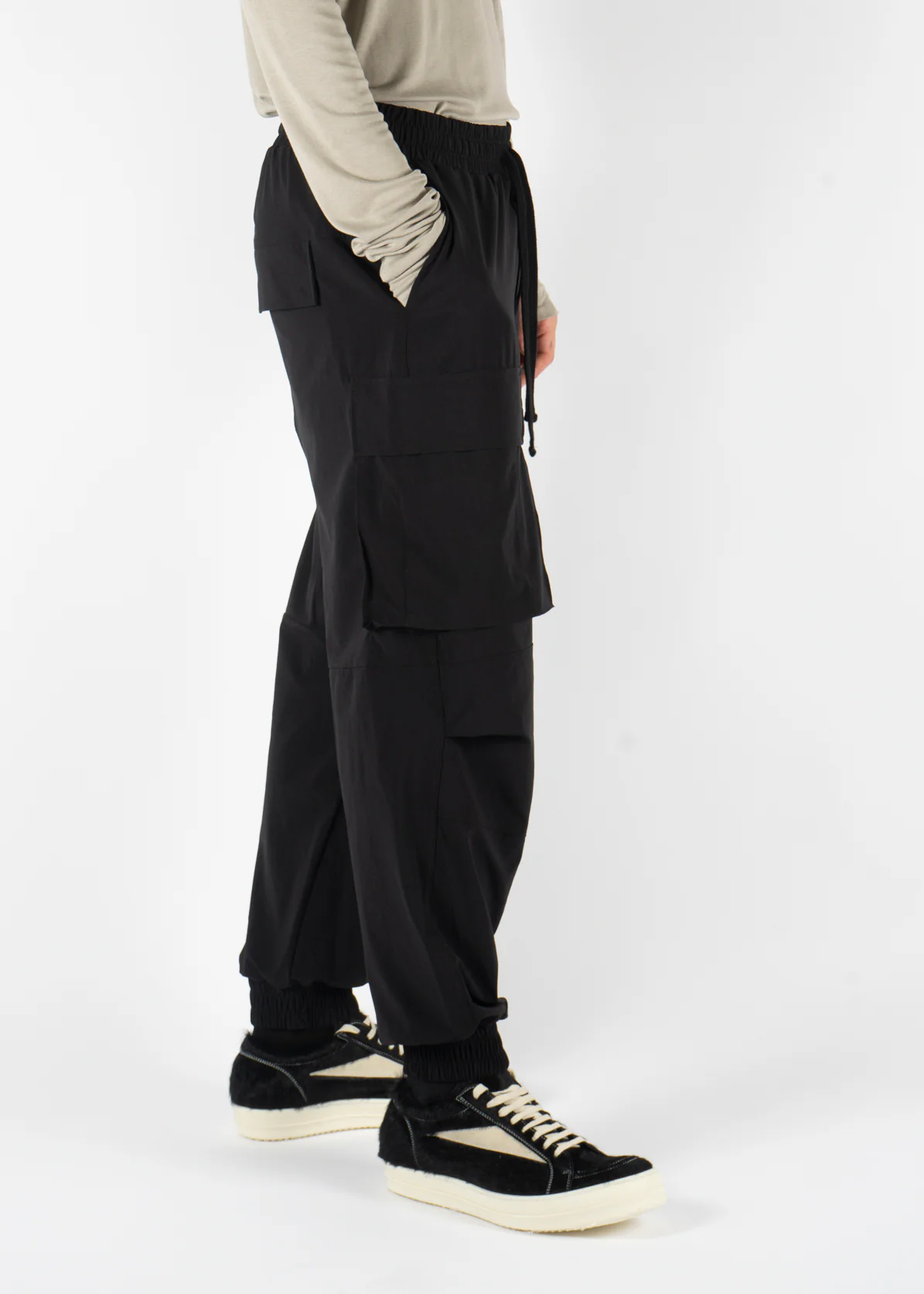 M ST 451 Cargo Trouser Black - Image 4
