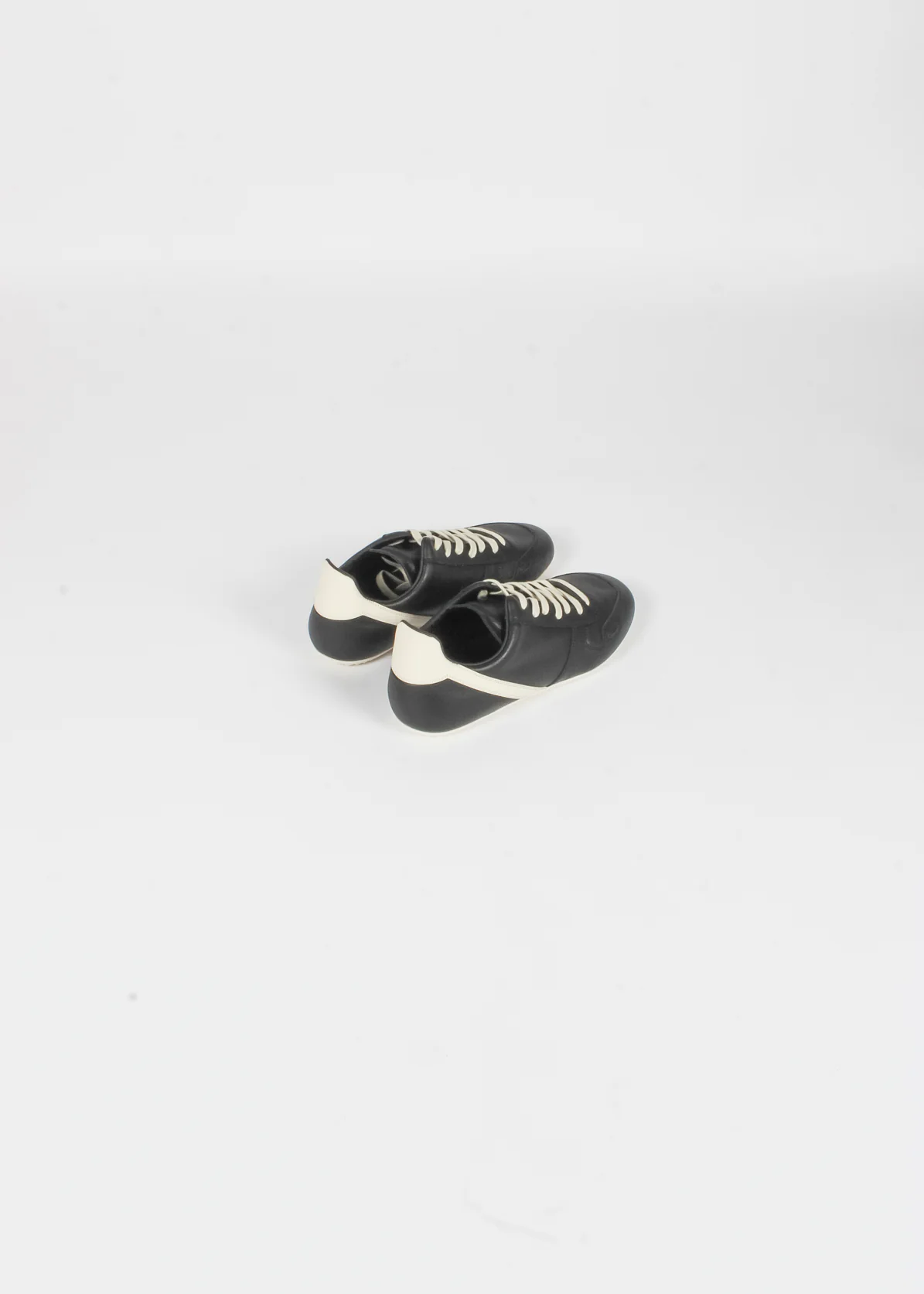 Minimal Sneaker Black Milk - Image 4