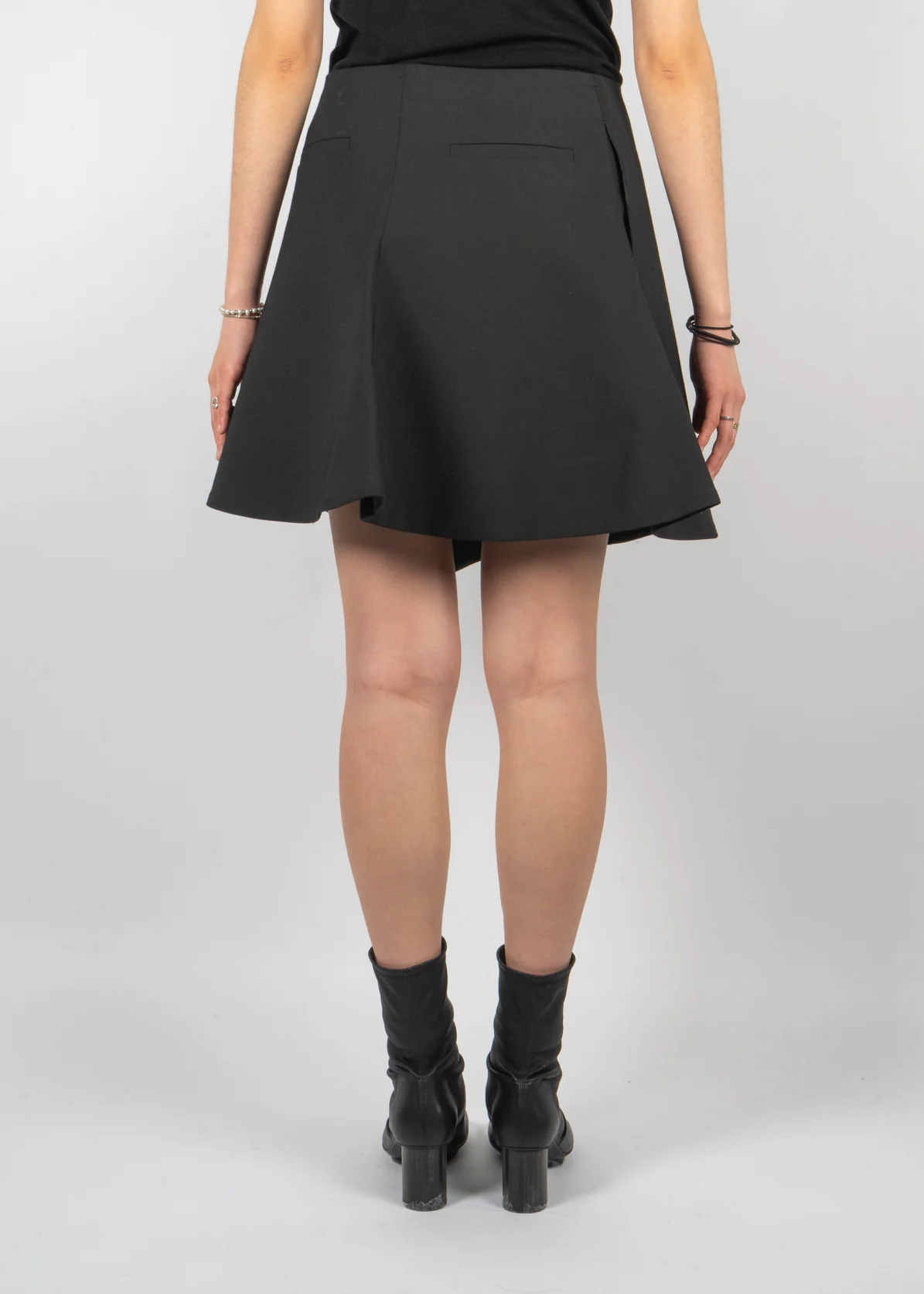 Serra Architectural Curve Skirt Black - Image 3